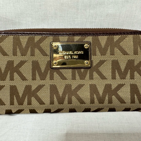 EUC - Michael Kors “Anabelle” jet set signature canvas tote and matching wallet - Picture 12 of 17